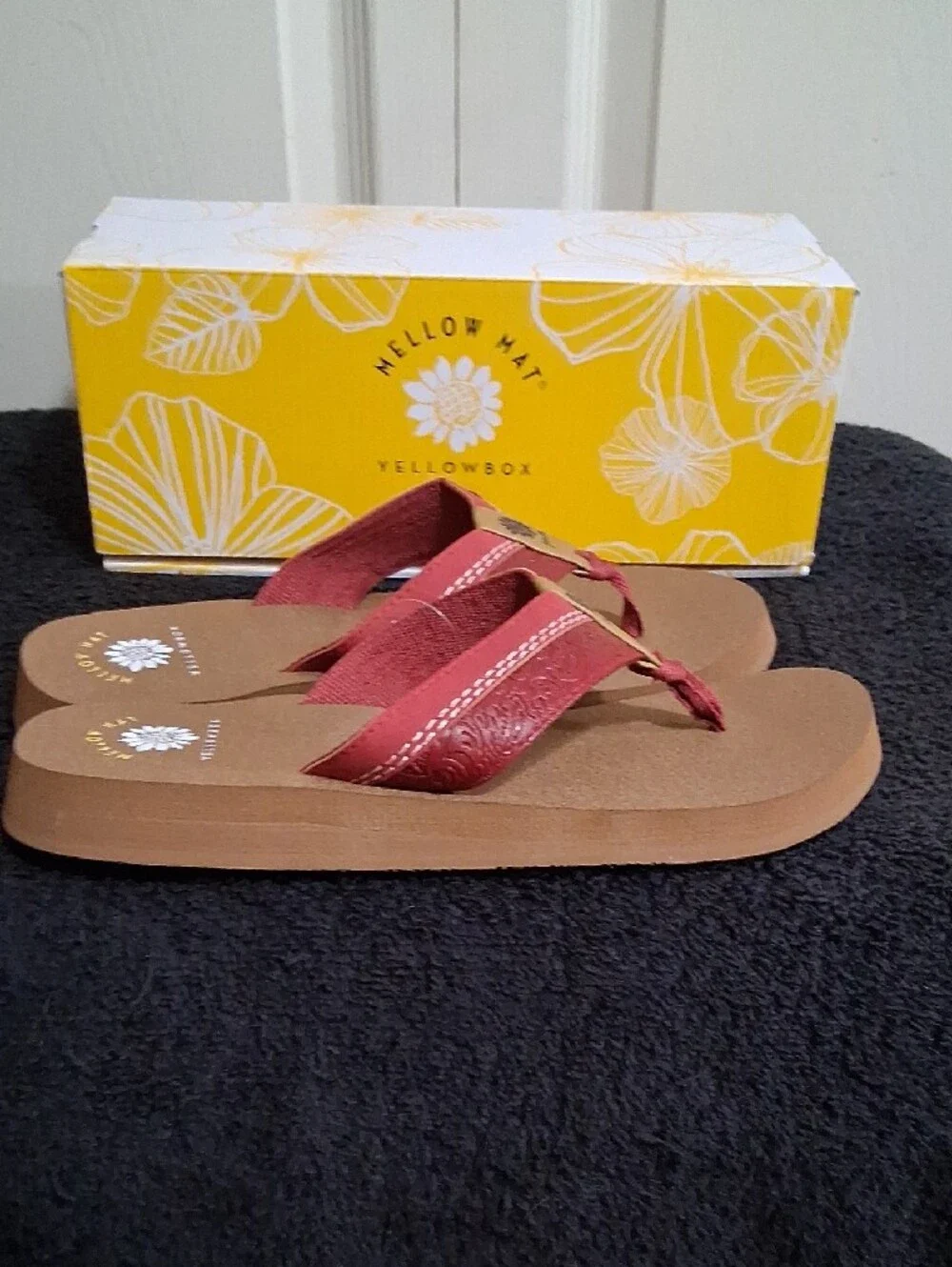 Yellow Box Mellow Mat "Nolina" Red Flip Flop Sandals - Tooled Straps - 9½ - Picture 6 of 9